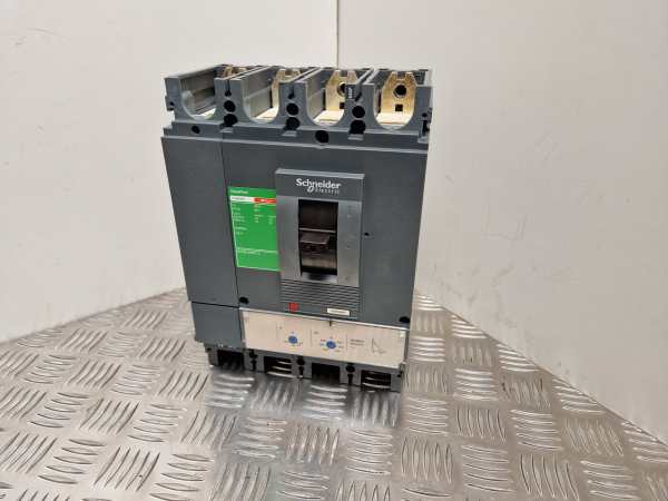 JCB 4pole circuit breaker 630/600A